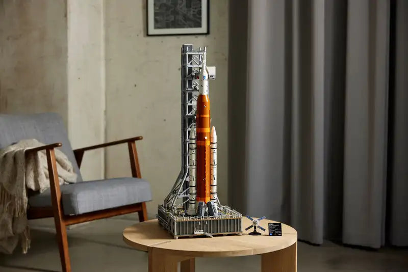 LEGO ICONS NASA Artemis Space Launch System 10341
