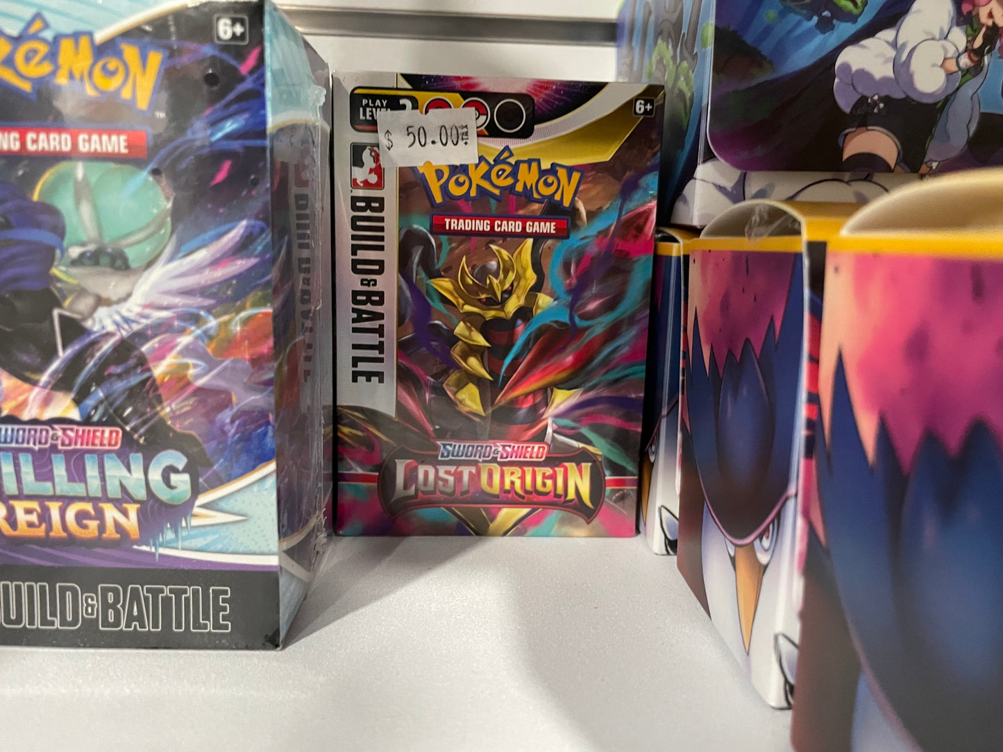 Pokemon TCG: Lost Origin Build & Battle Box