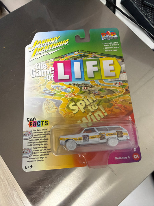 Johnny Lightning 1965 Chevy 2-door Wagon White Lightning