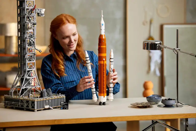 LEGO ICONS NASA Artemis Space Launch System 10341