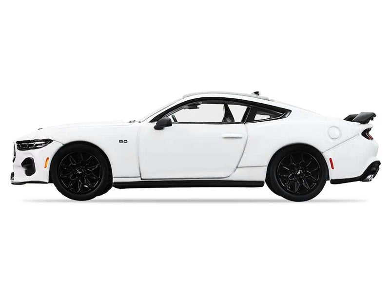 GreenLight: GL Muscle Series 30 2024 Ford Mustang in Oxford White