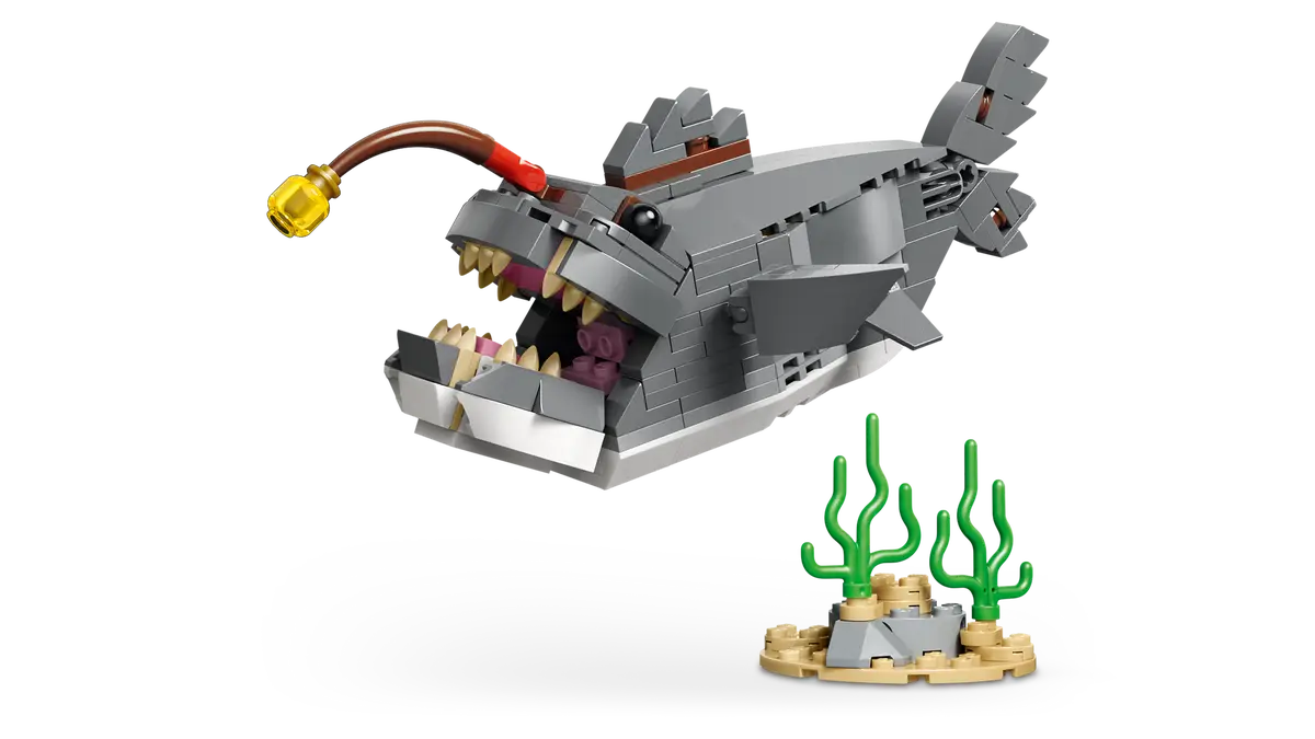 LEGO 31381 Fierce Shark with Treasure Chest