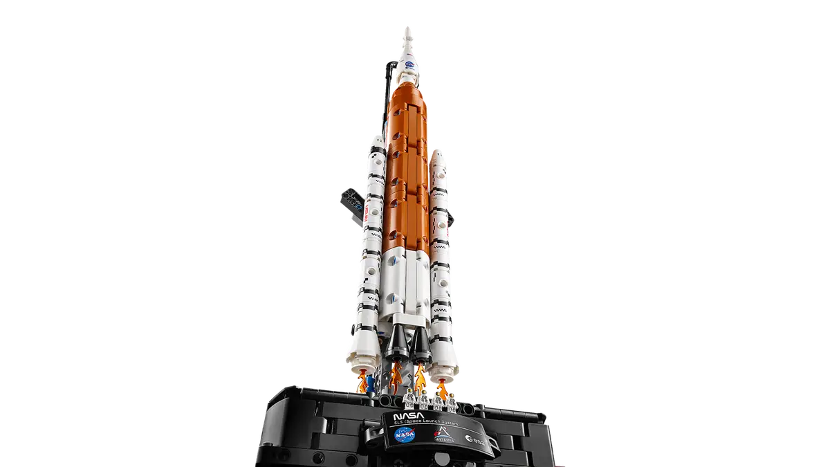 LEGO 42221  NASA Artemis Space Launch System Rocket