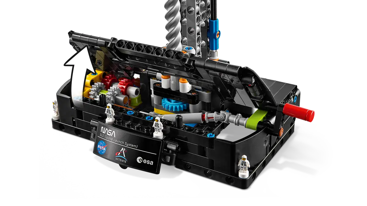 LEGO 42221  NASA Artemis Space Launch System Rocket