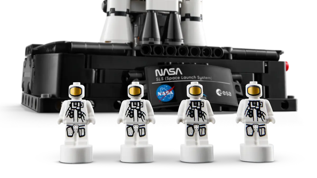 LEGO 42221  NASA Artemis Space Launch System Rocket
