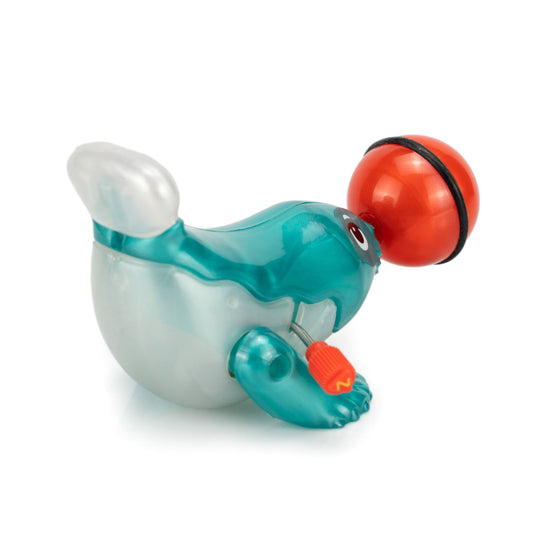 WIND UP PERFORMING SEAL, SASHA