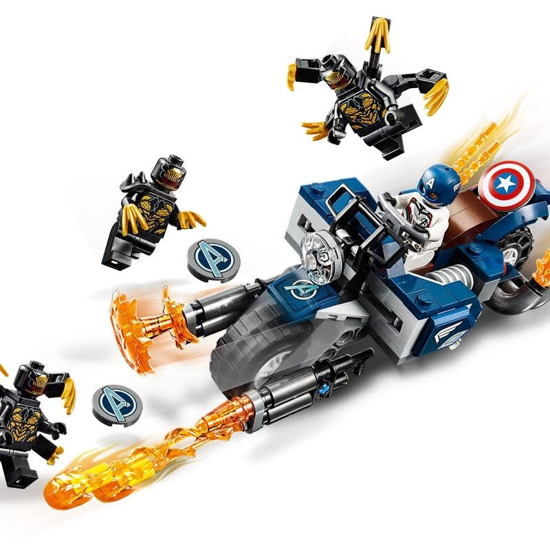 LEGO Marvel Avengers Captain America Outriders Attack 76123  - Box Damage