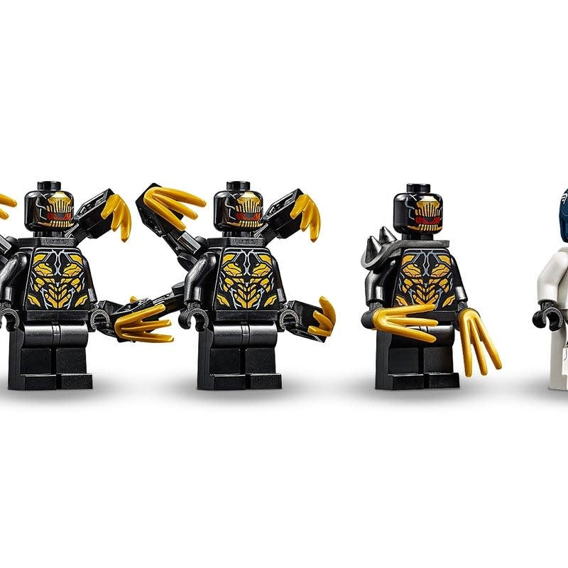 LEGO Marvel Avengers Captain America Outriders Attack 76123  - Box Damage