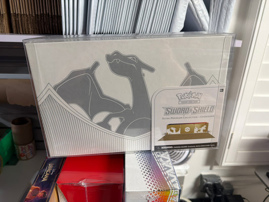 Pokemon TCG: Ultra-Premium Collection Charizard