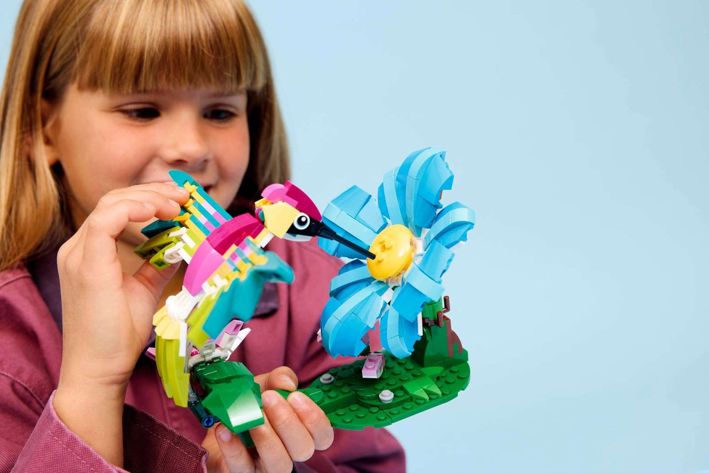 LEGO Creator 3 - in - 1 Wild Animals: Colorful Hummingbird 31384